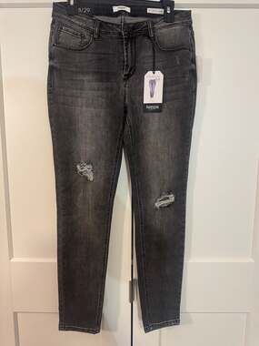 Kensie Effortless Ankle Mid Rise Distressed Jeans Size 8/29